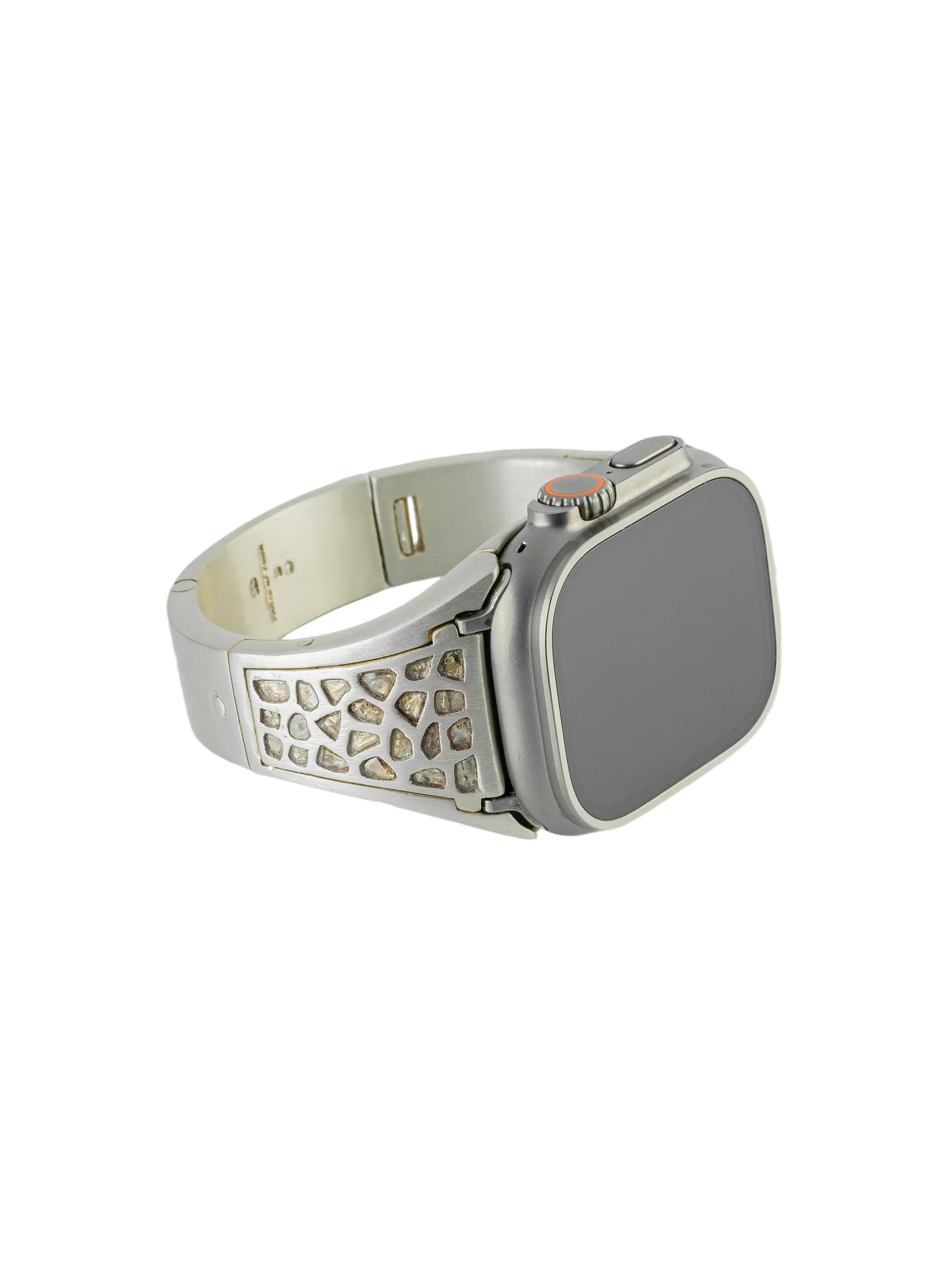Grey accessories, front view