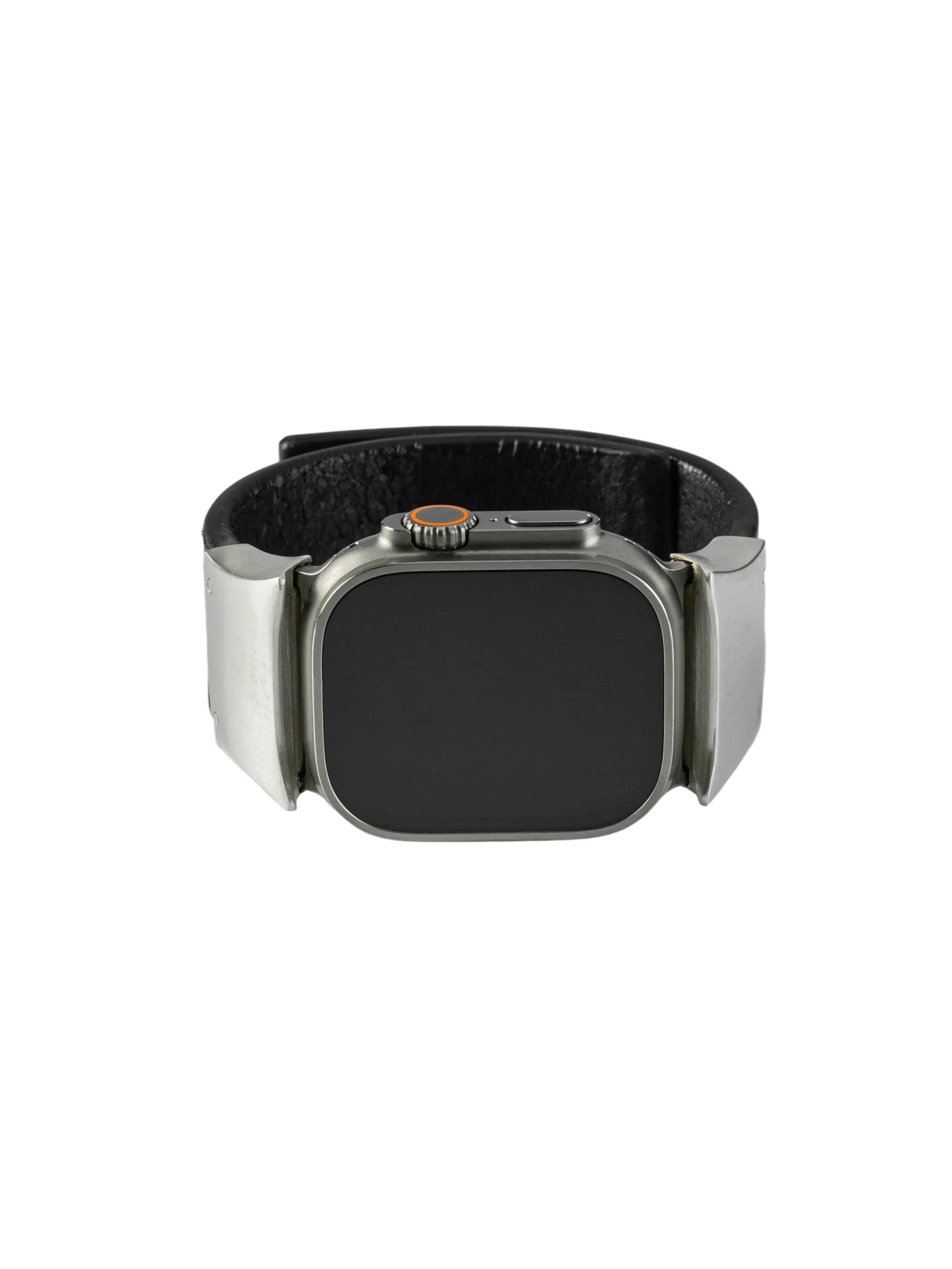 Grey accessories, front view