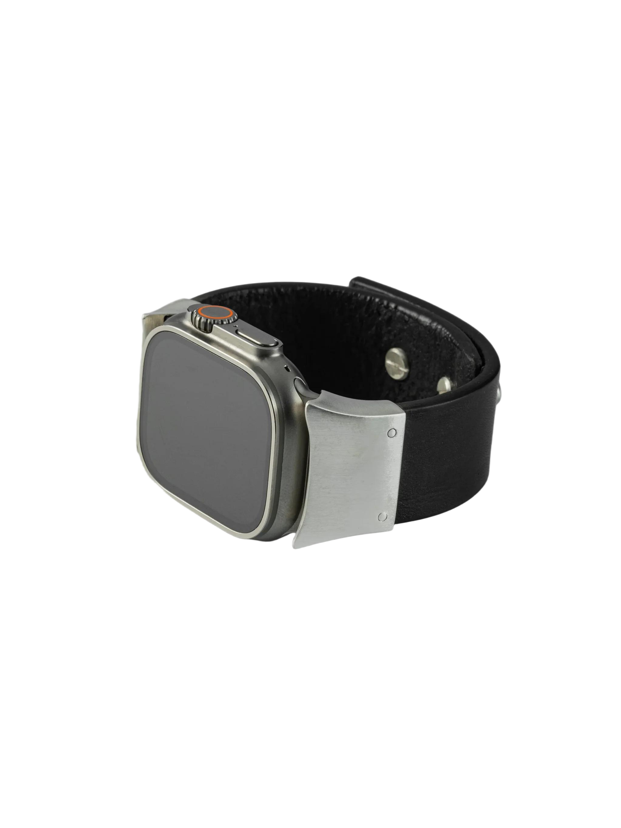 Grey accessories, front view