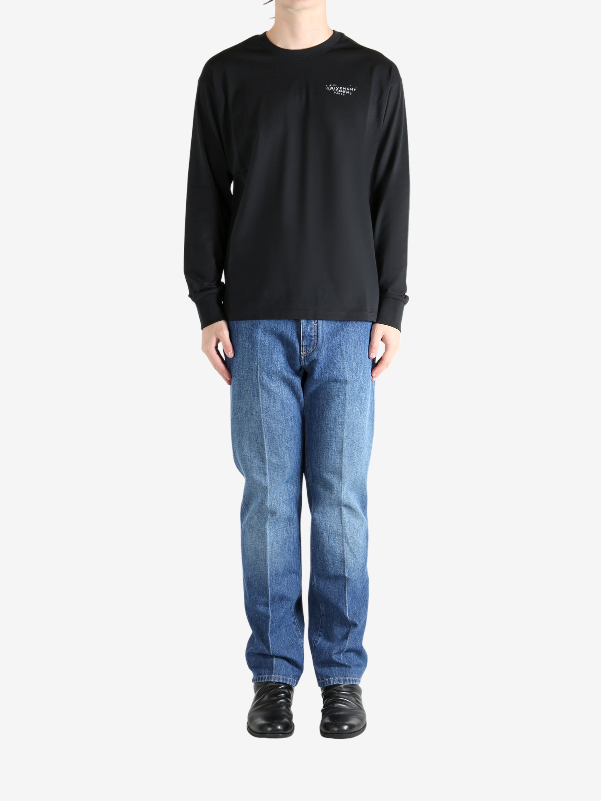 Black t-shirt, full body view