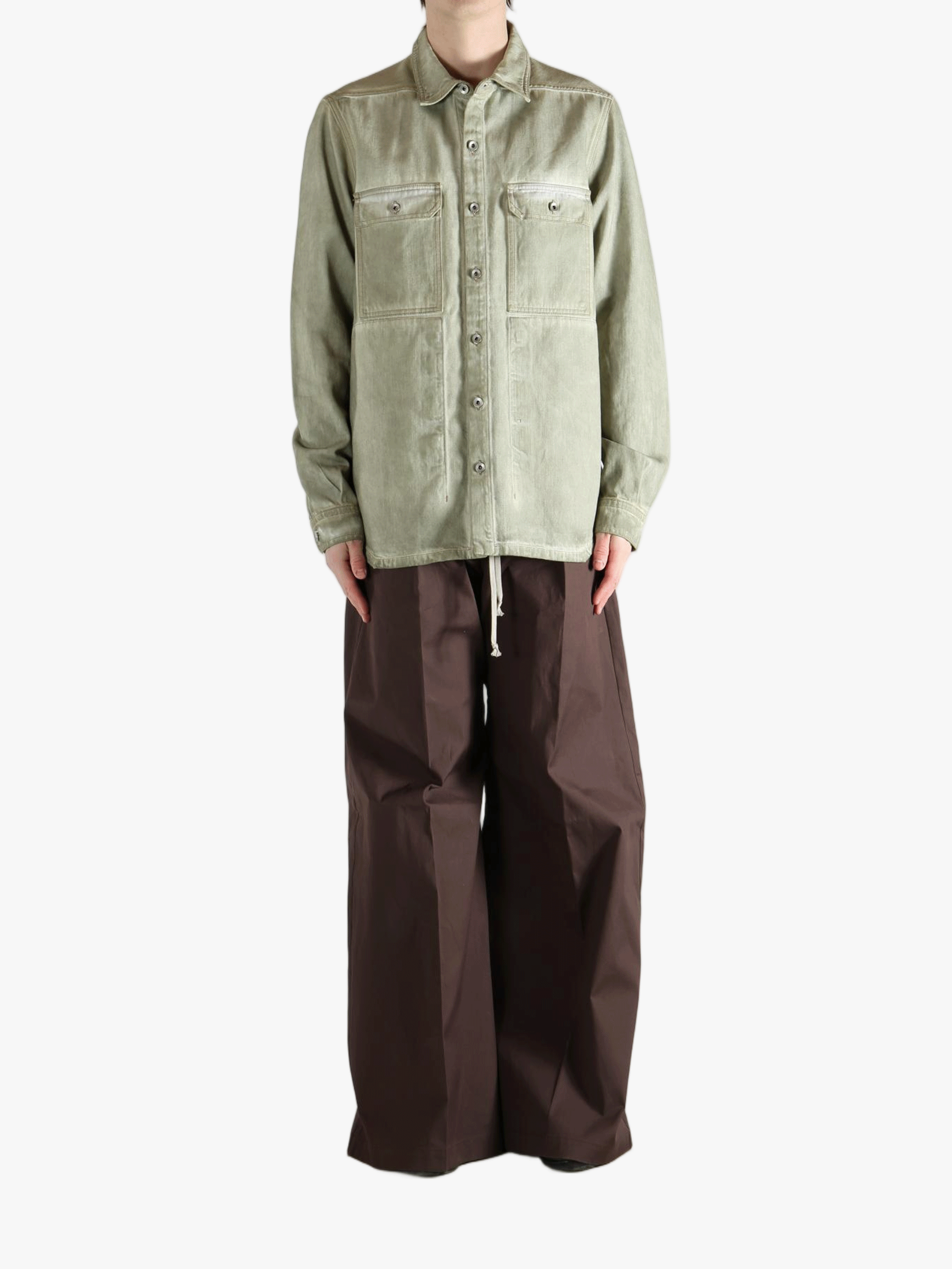 Green shirt, full body view