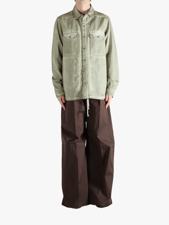 Green shirt, full body view