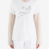 White t-shirt, full body view