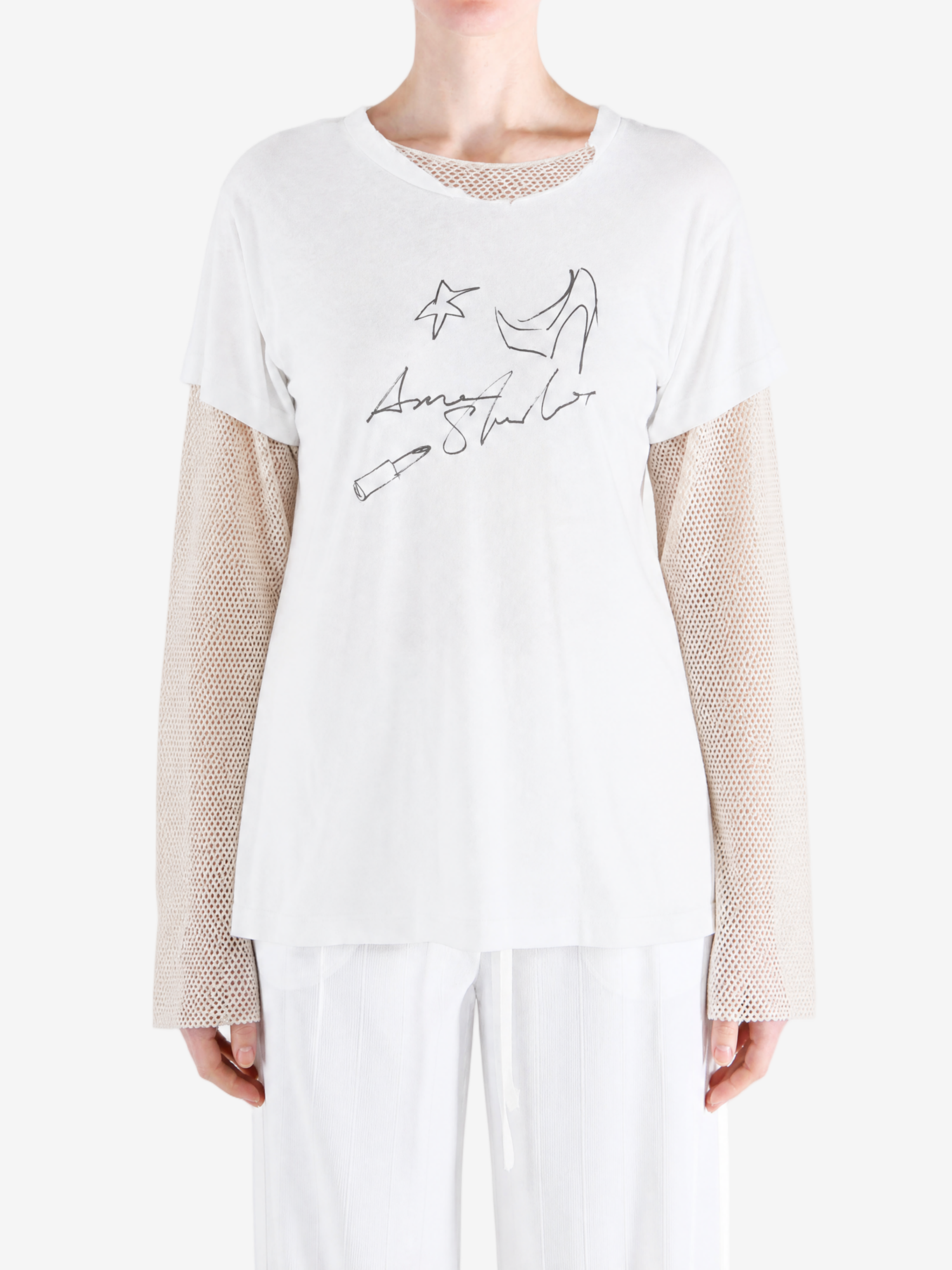 White t-shirt, full body view