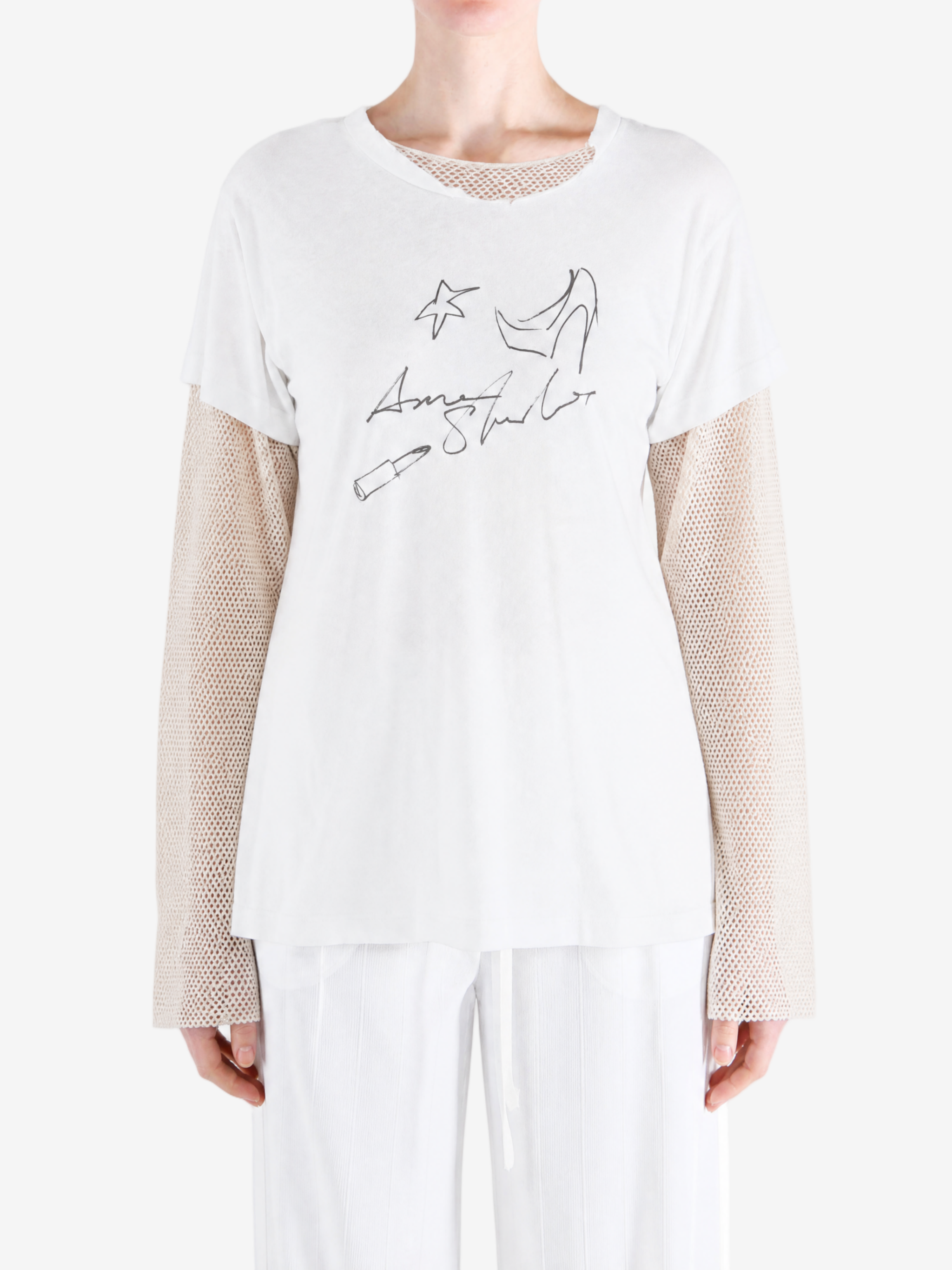 White t-shirt, full body view