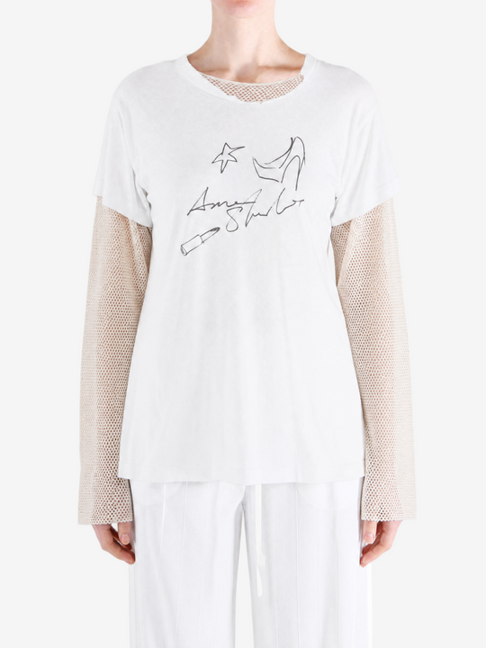 White t-shirt, full body view