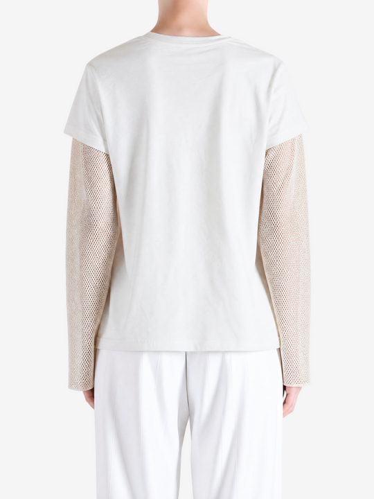 White t-shirt, full body view
