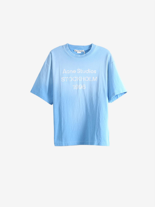 Blue t-shirt, front view