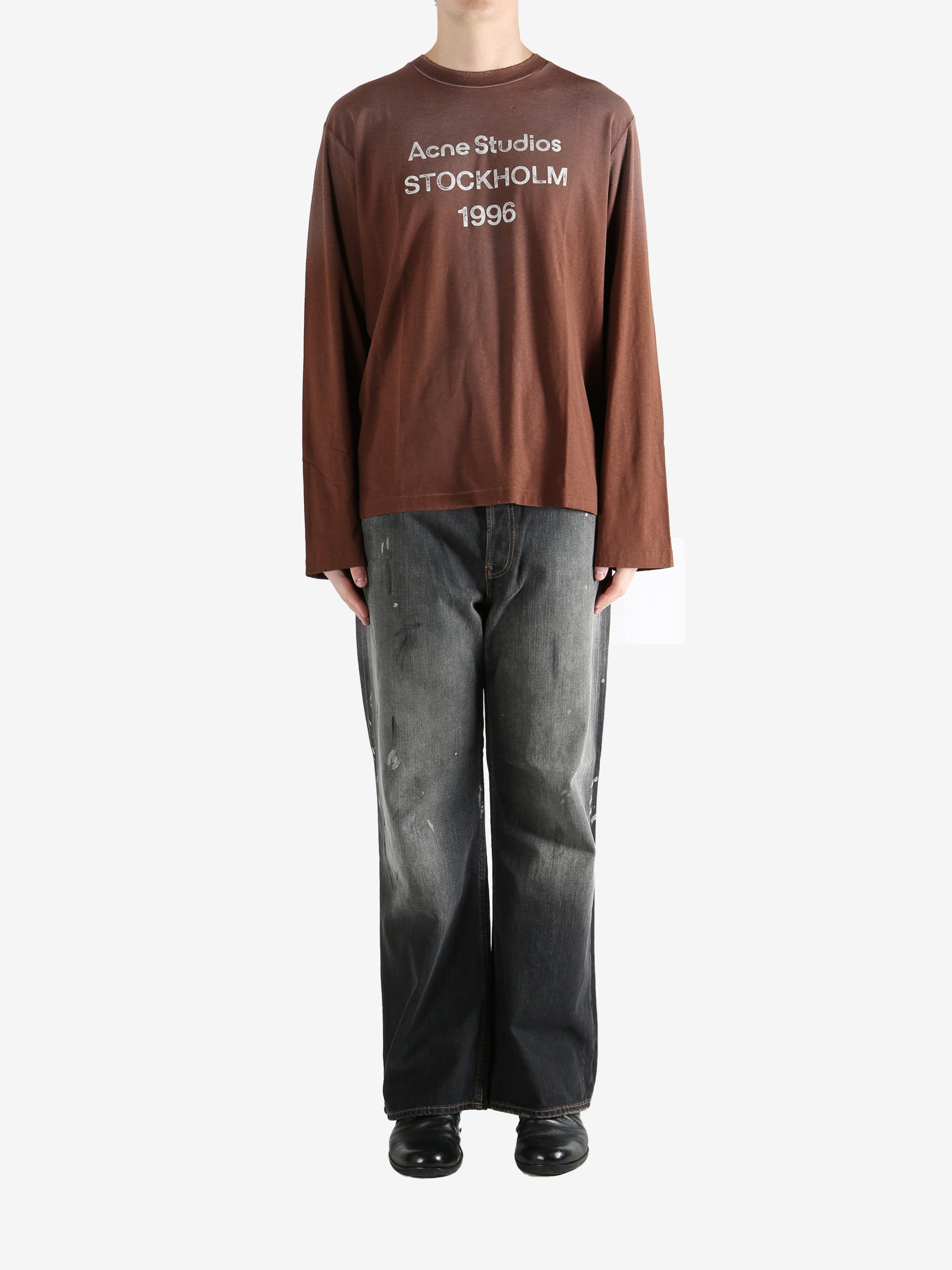 Brown shirt, full body view