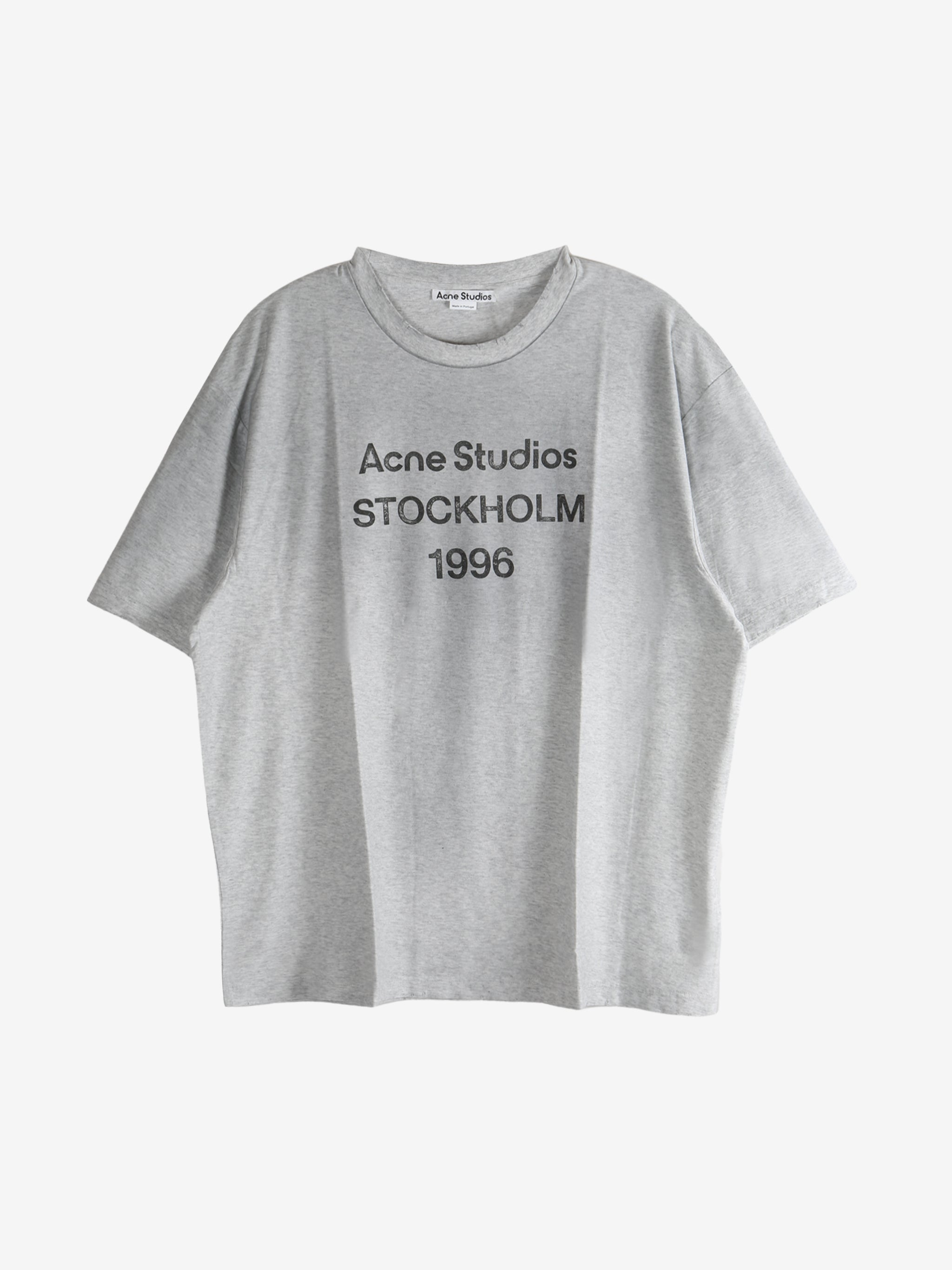 Grey t-shirt, front view