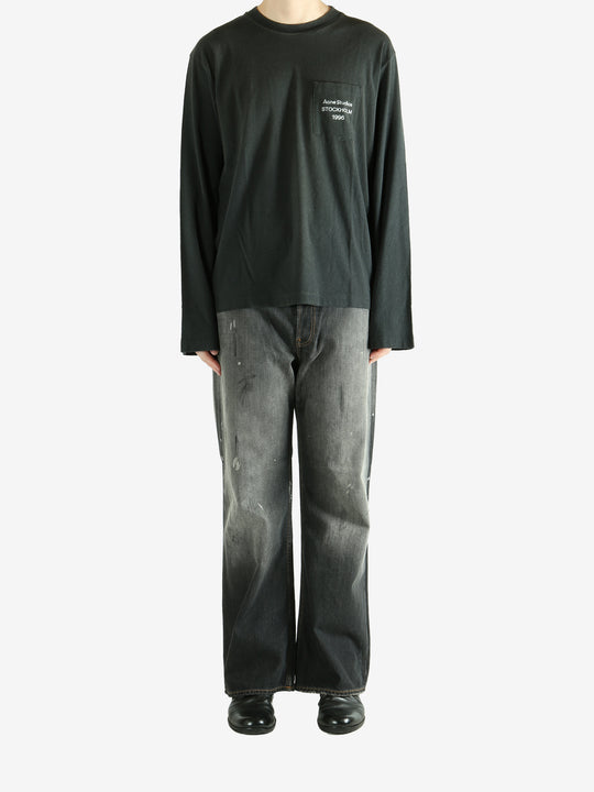 Black long-sleeve shirt,full body view