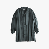 Black shirt,front view