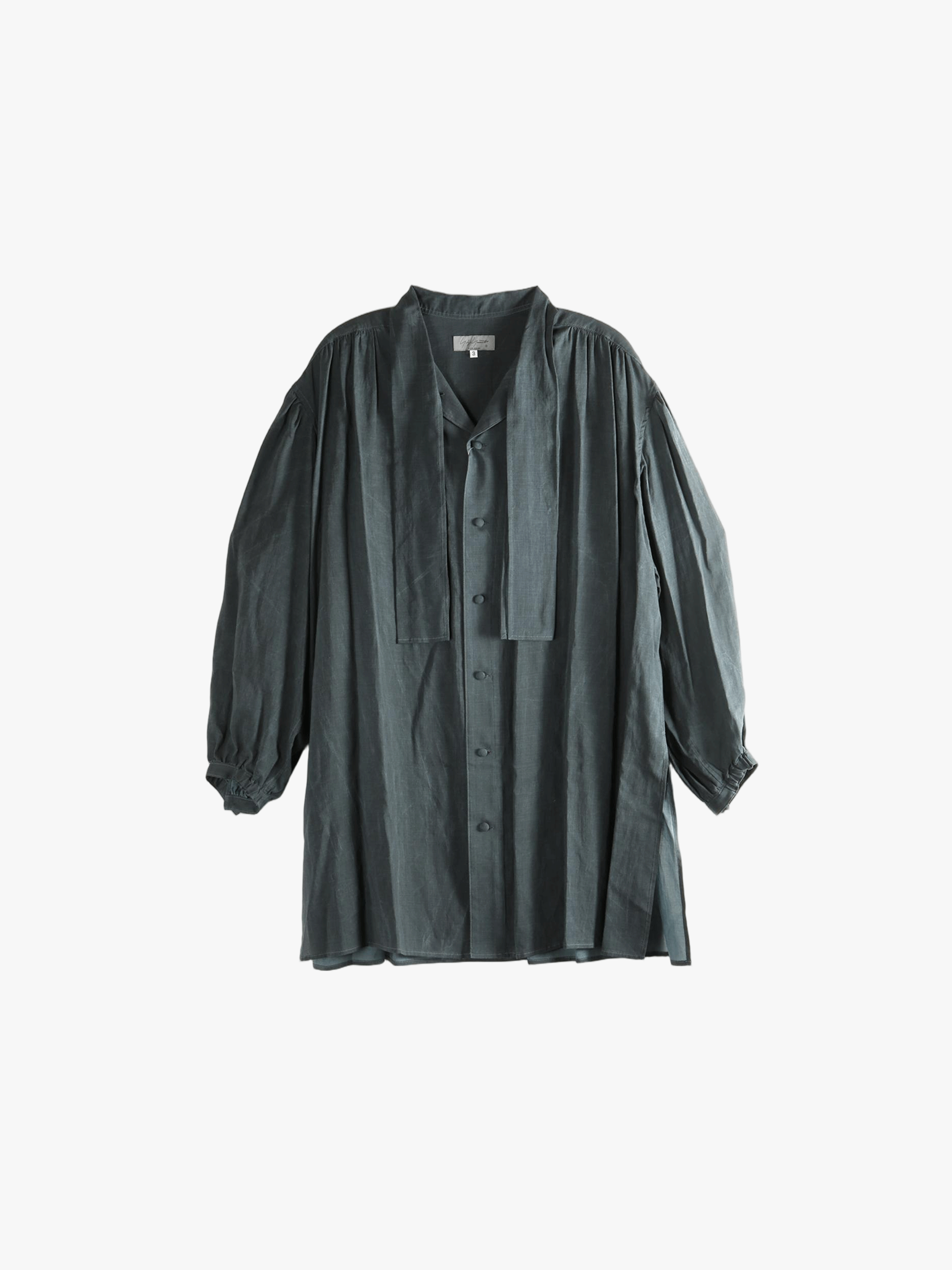 Black shirt,front view