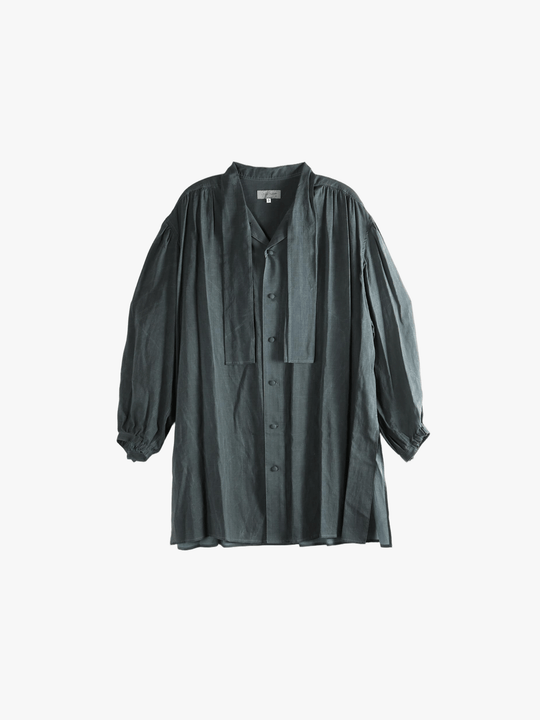 Black shirt,front view