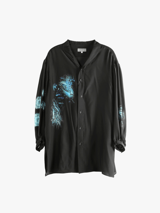 Black shirt, front view