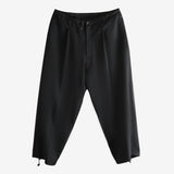 Black pants,front view