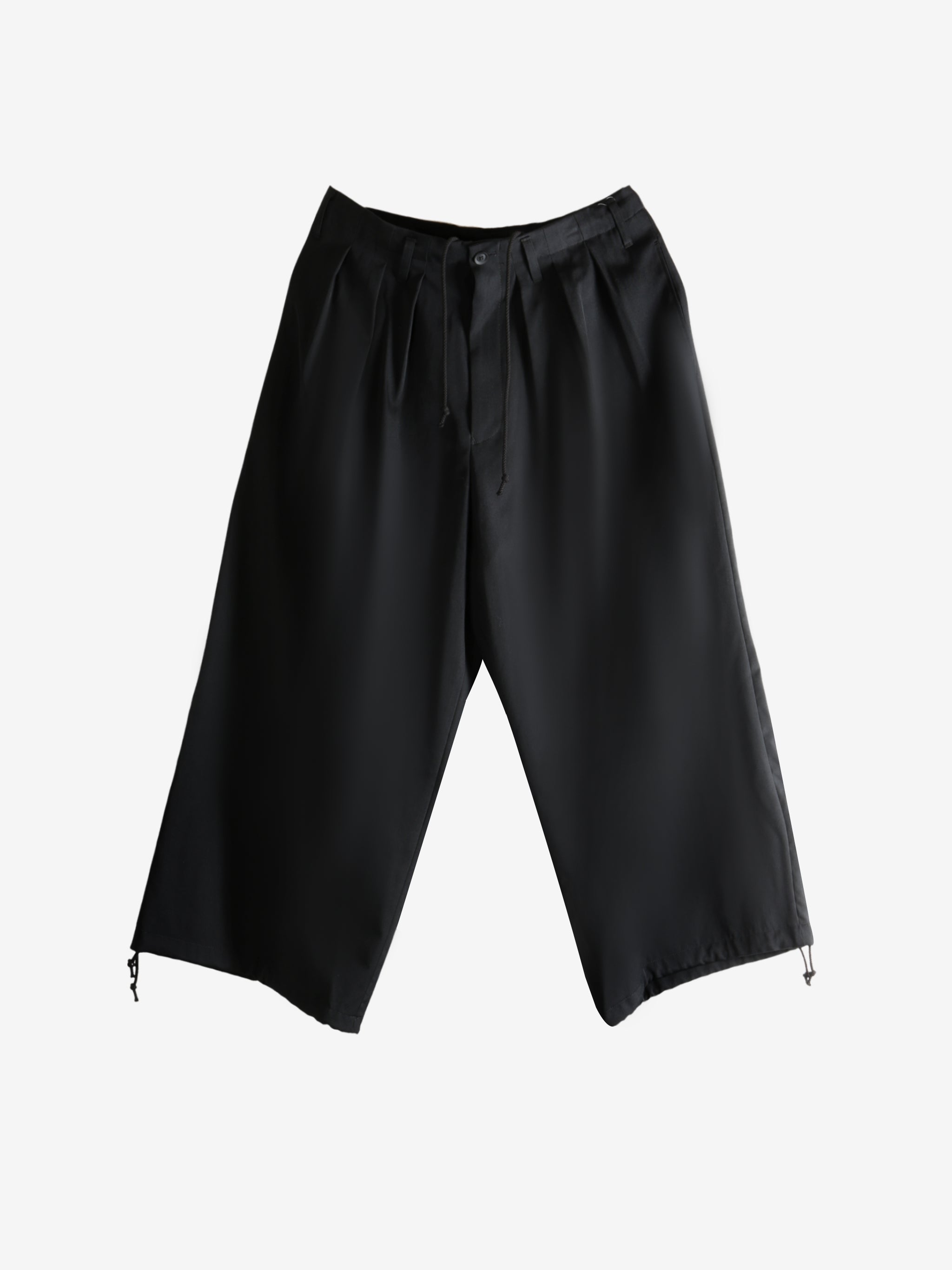 Black pants,front view