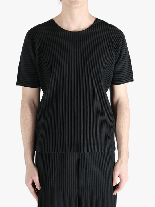 Black top worn by a person, showing the top fit