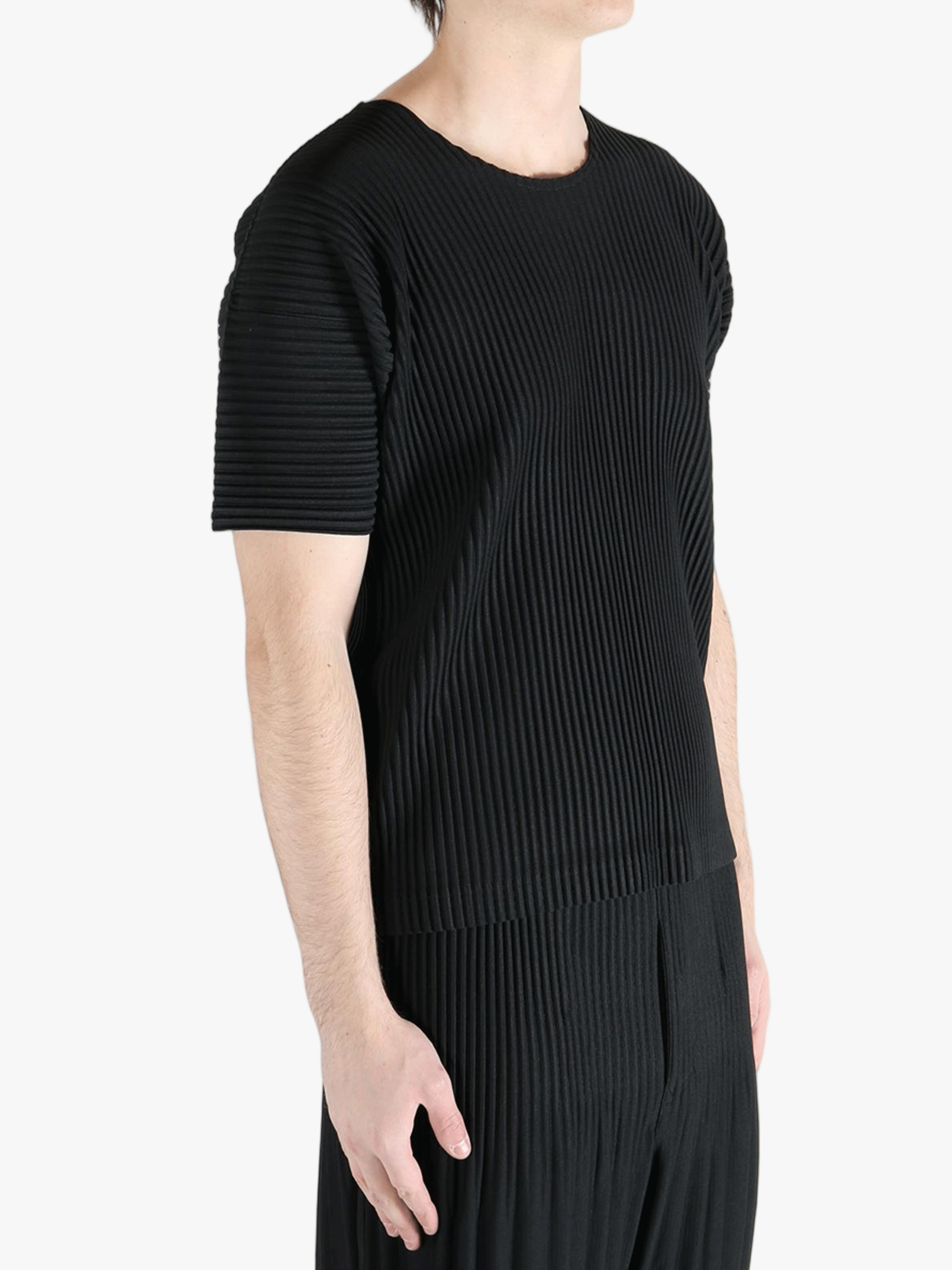 Black top worn by a person, showing the top fit