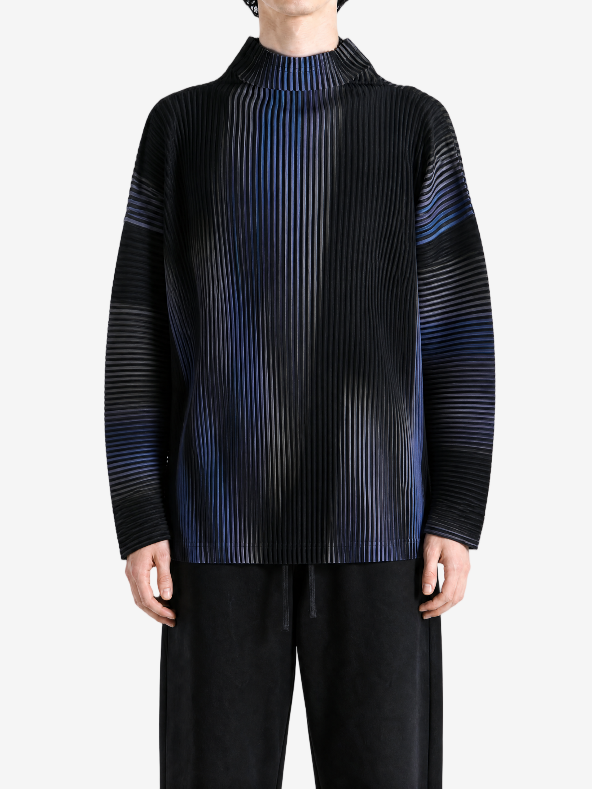 Blue t-shirt, full body view