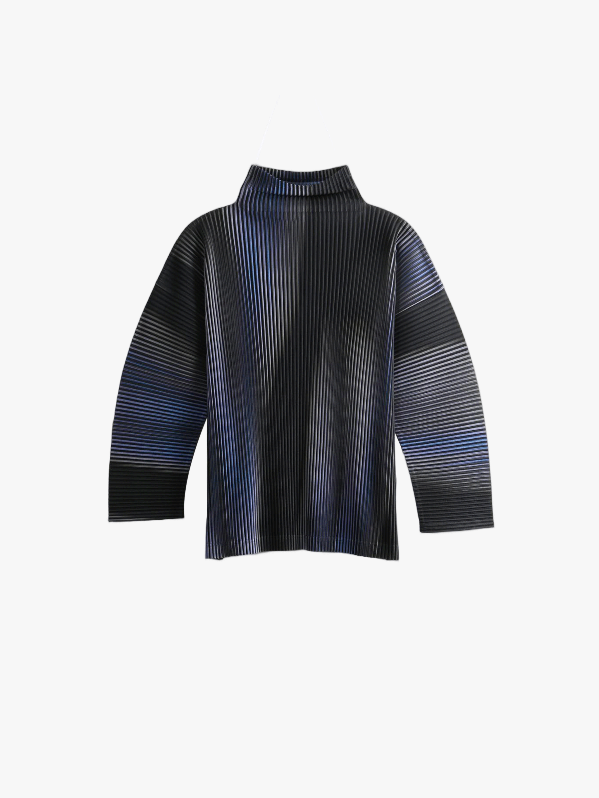 Blue t-shirt, front view