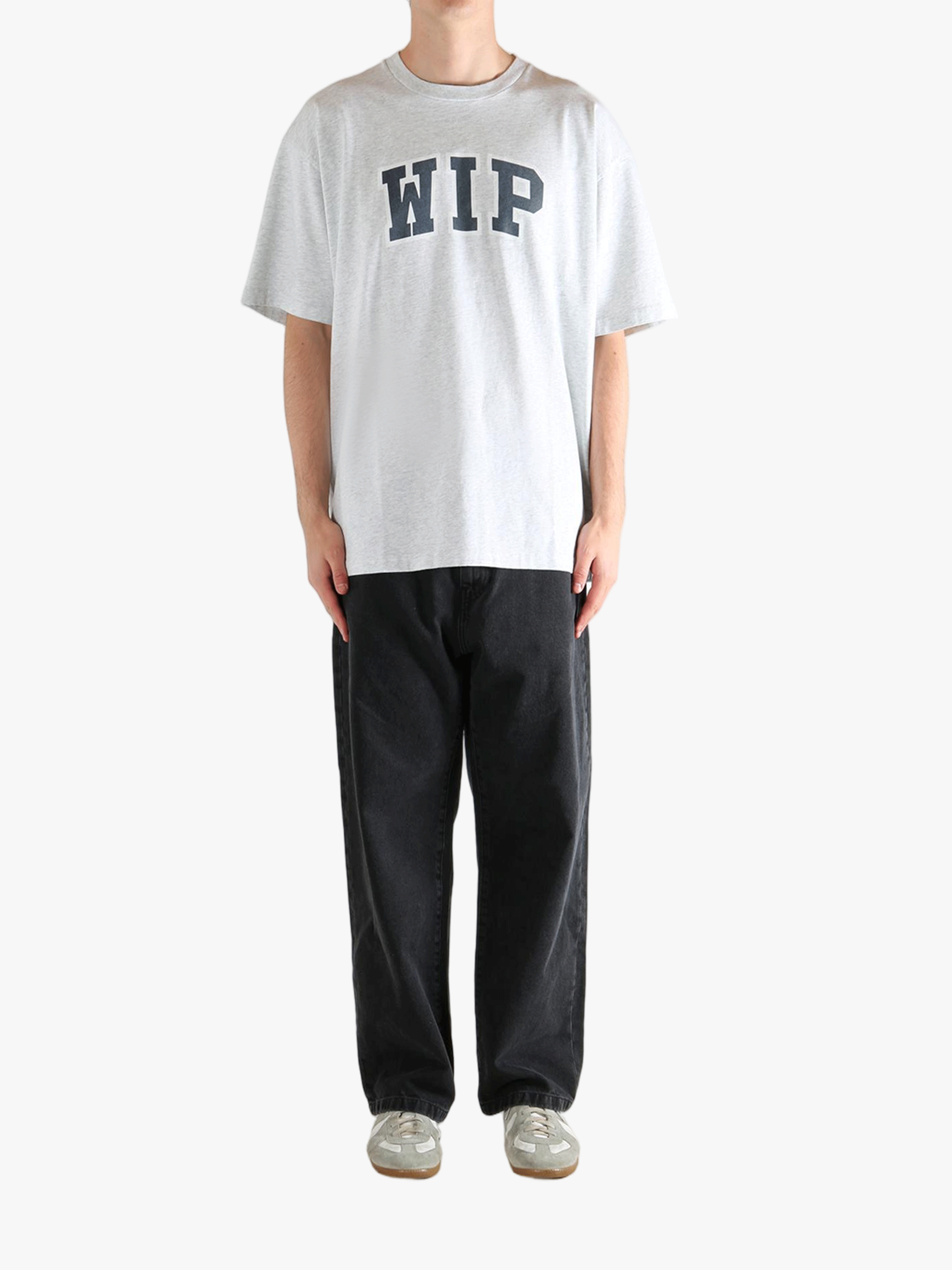 Grey t-shirt, full body view