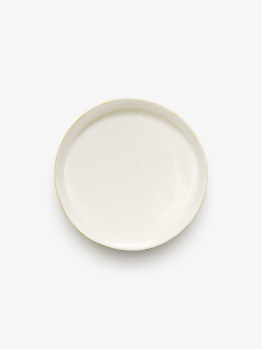 Top view of JINJIN PARIS Golden Rim Shallow Plate Medium in glazed ivory porcelain with circular silhouette and gold edging.