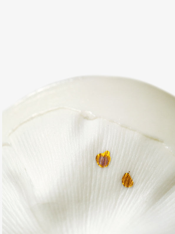 Detail of JINJIN PARIS Leaf Whisper Teacup with embossed leaf texture and hand-applied gold leaf detailing.