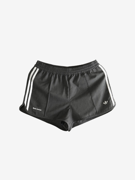 Black shorts,front view