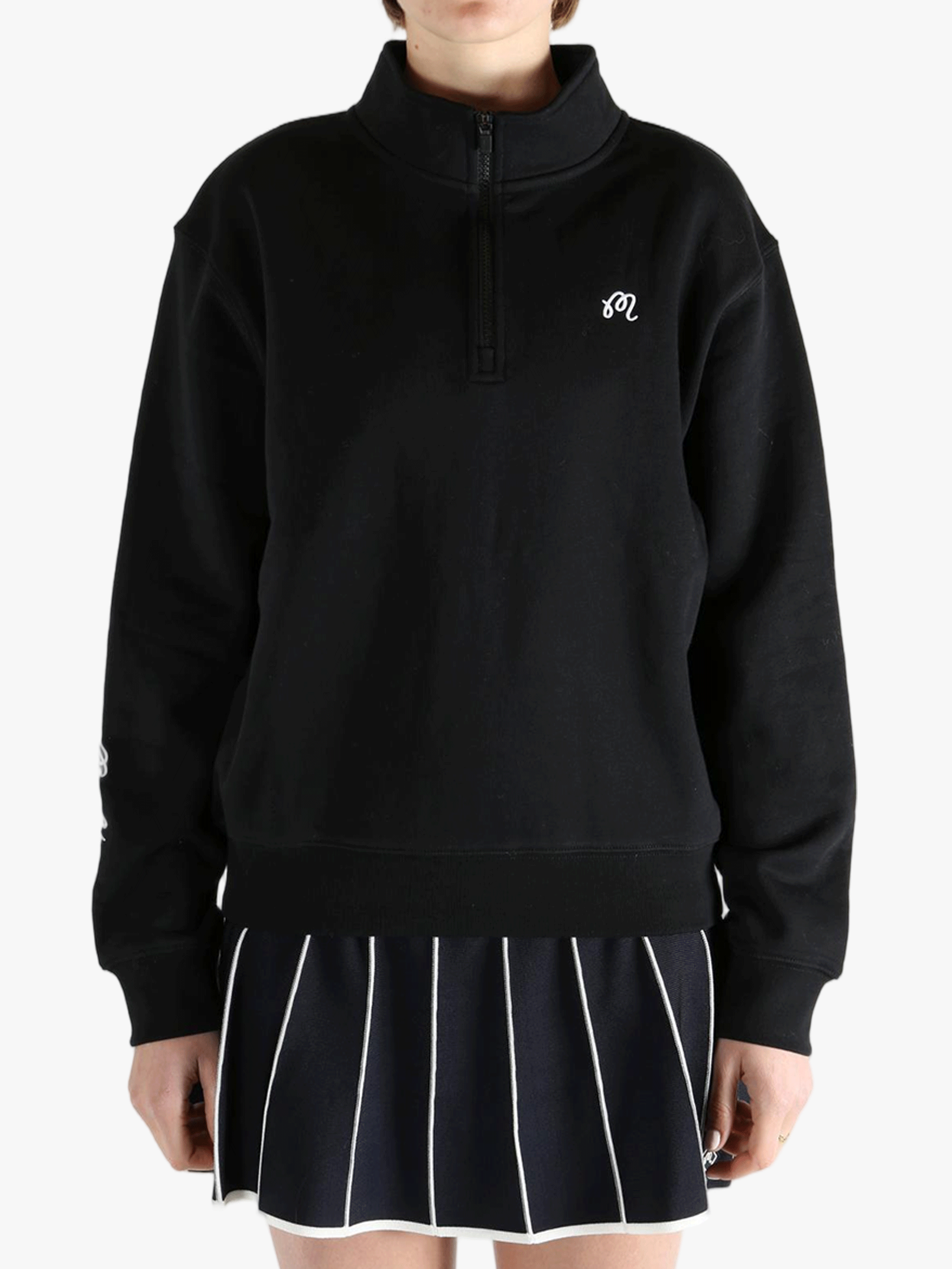 Black sweatshirt worn by a person, showing the  sweatshirtfit