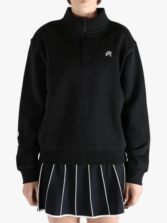 Black sweatshirt worn by a person, showing the  sweatshirtfit