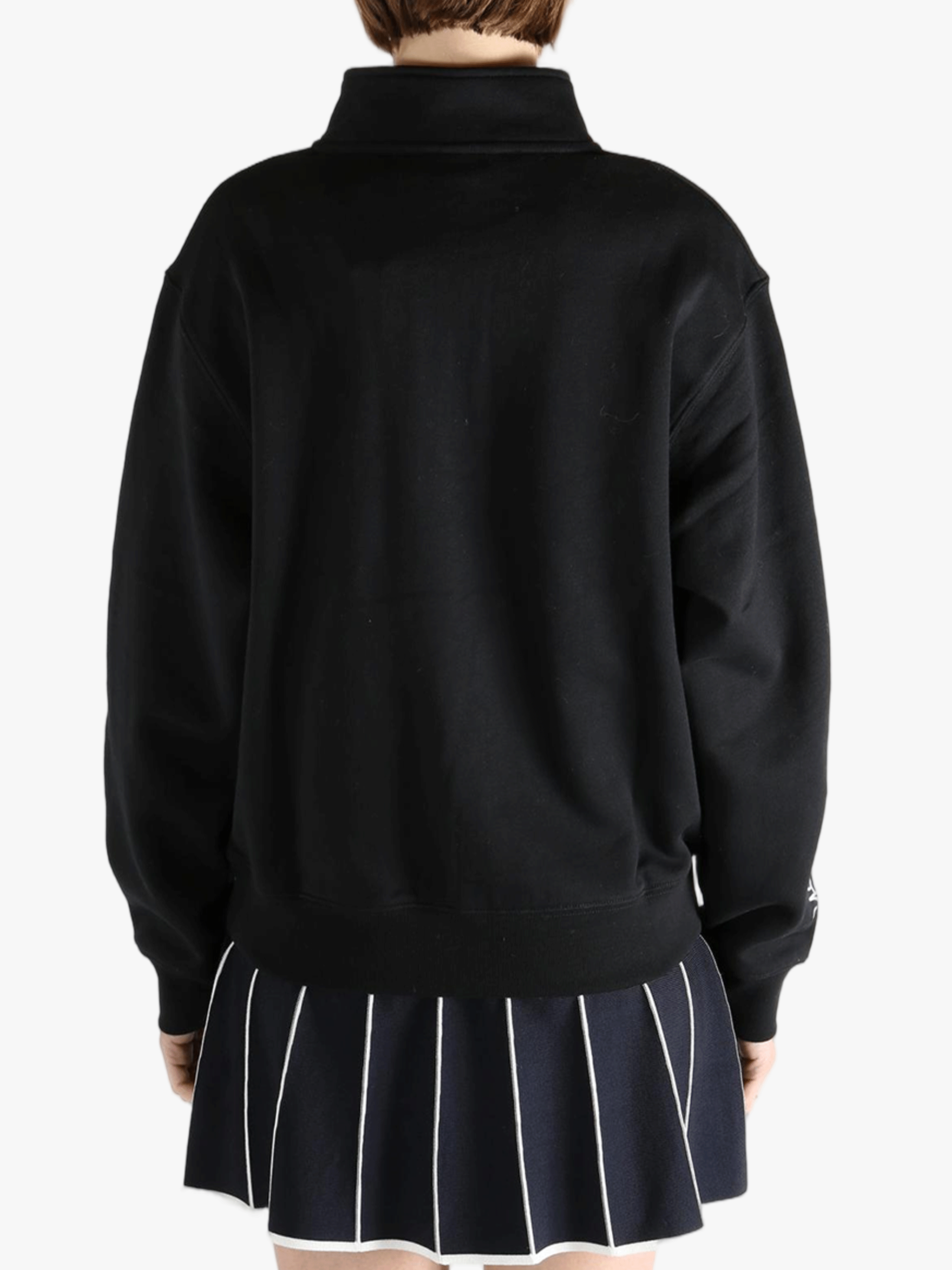 Black sweatshirt worn by a person, showing the  sweatshirtfit