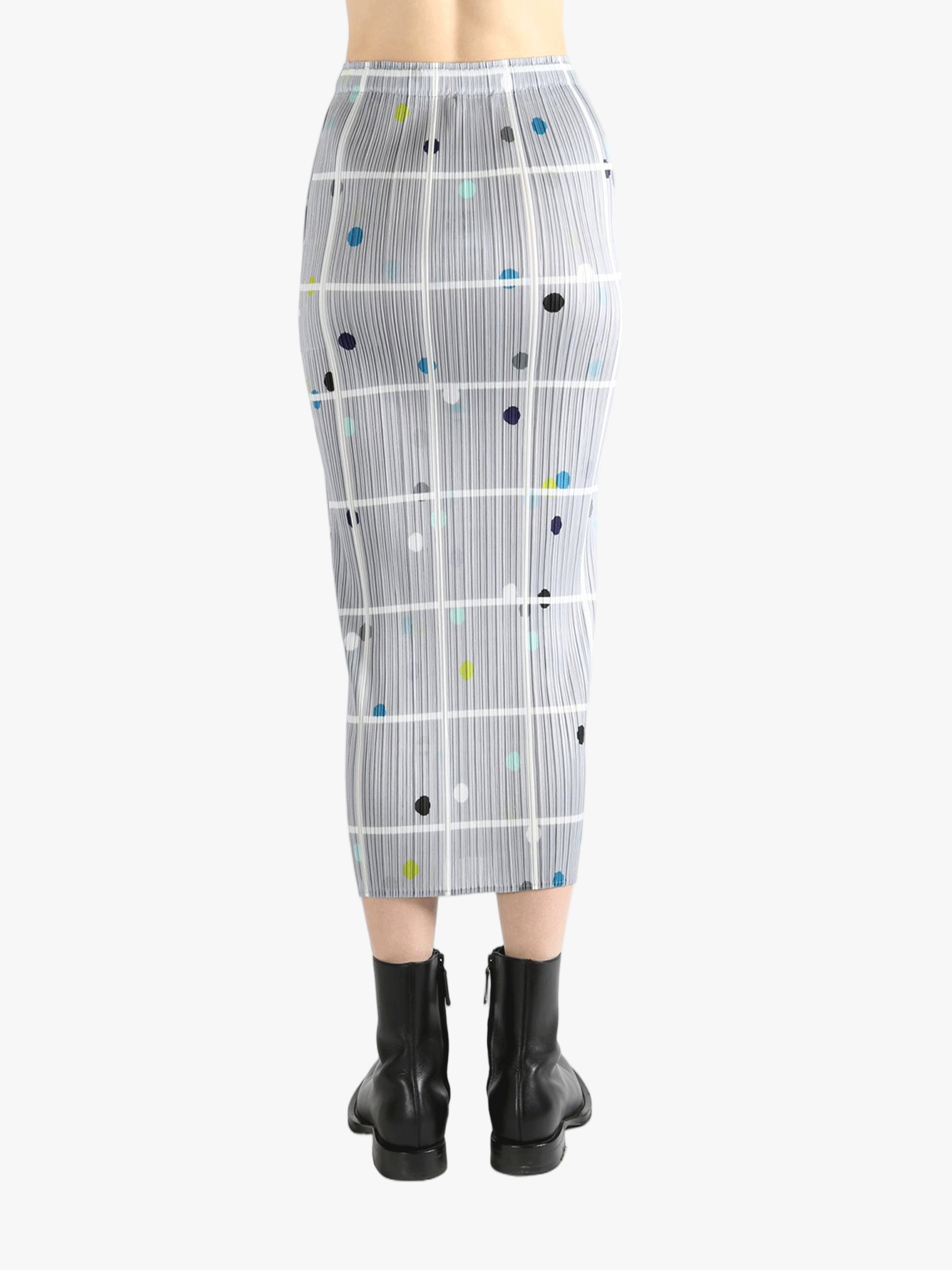 Grey skirt, worn by a person, showing the skirt fit