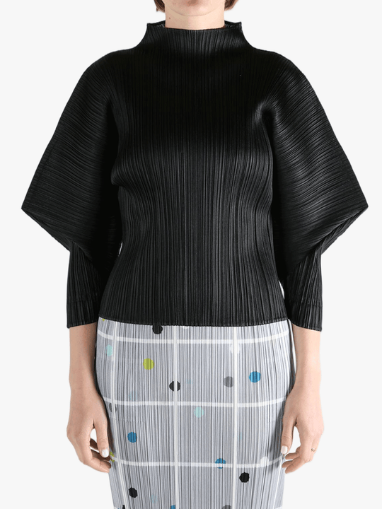 Black shirt,worn by a person, showing the shirt fit