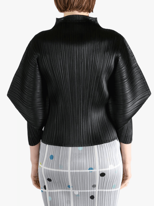 Black shirt,worn by a person, showing the shirt fit