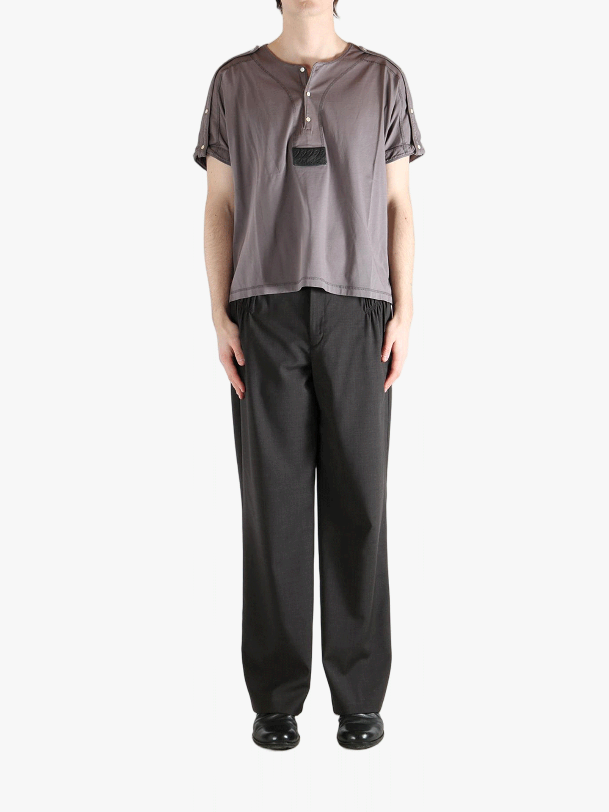 Grey shirt,full body view