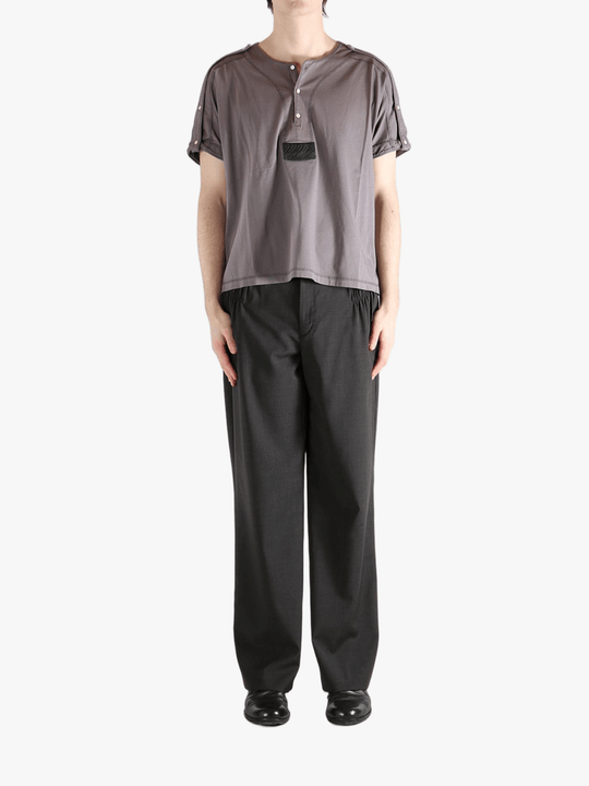 Grey shirt,full body view