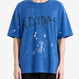 Blue t-shirt, full body view
