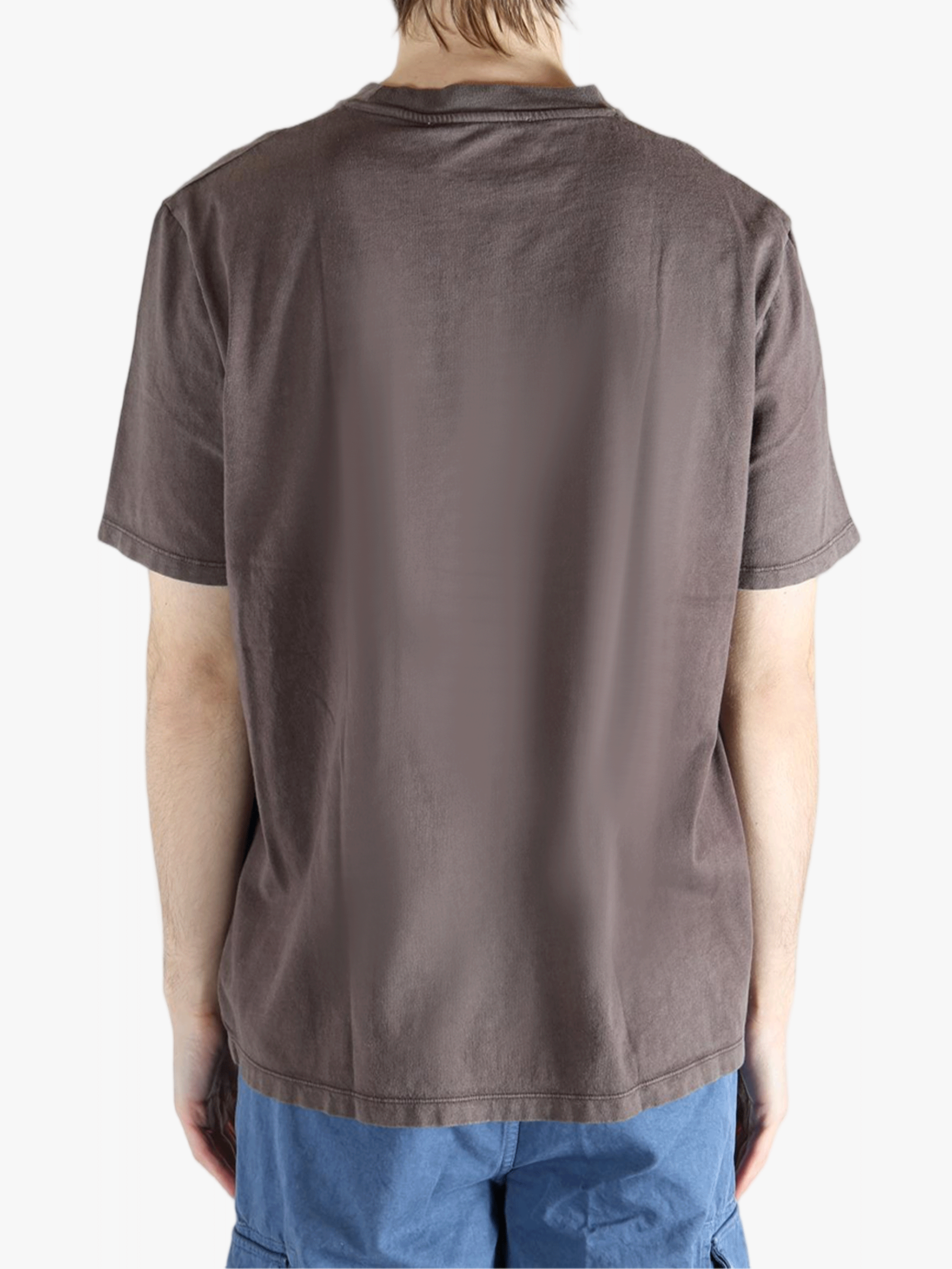 Brown t-shirt worn by a person, showing the t-shirt'fit