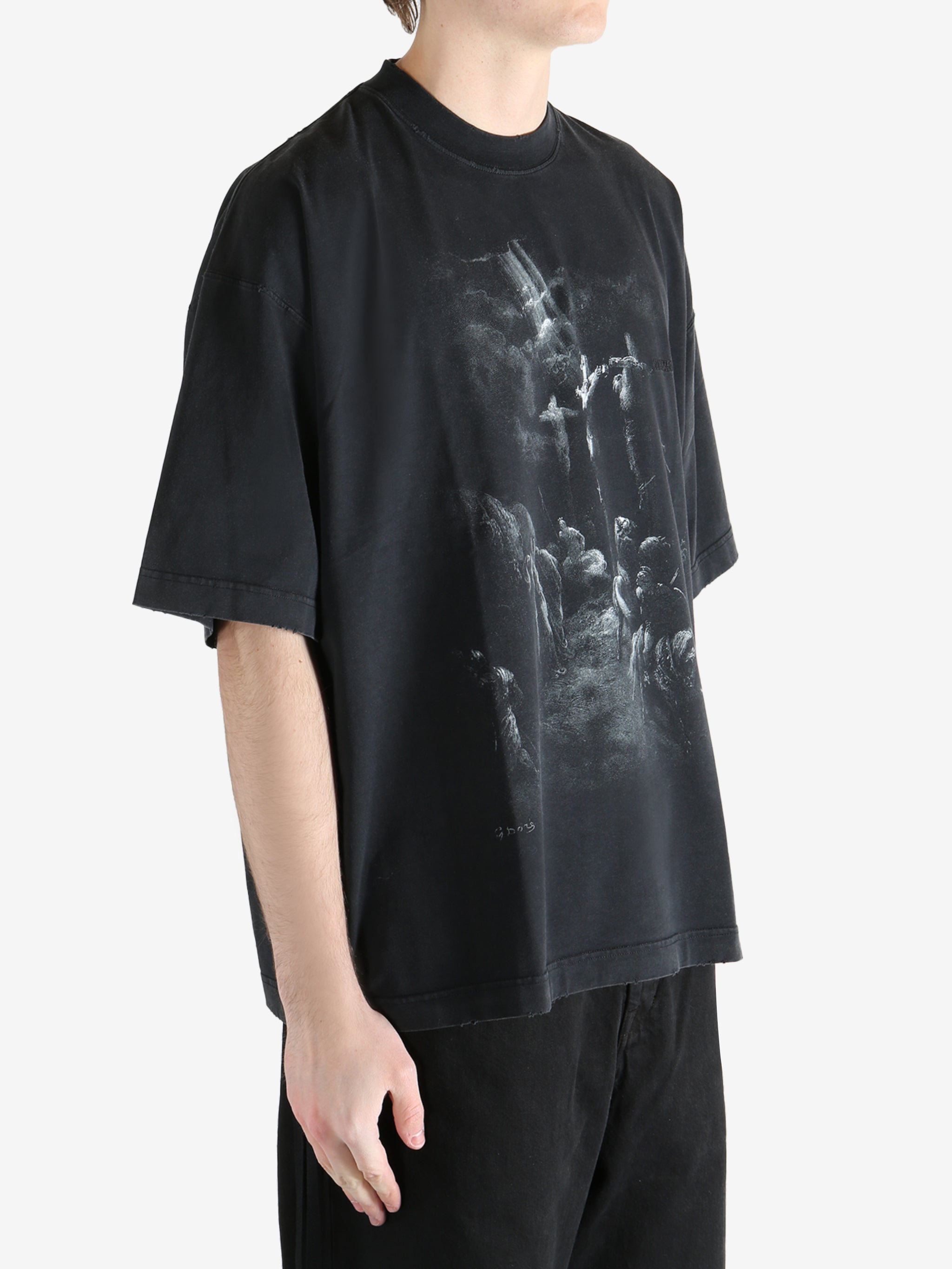 Blcak T-shirt worn by a person, showing the T-shirt fit