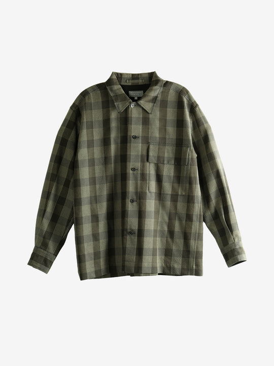 Black shirt, front view