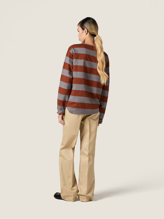 Grey t-shirt, full body view