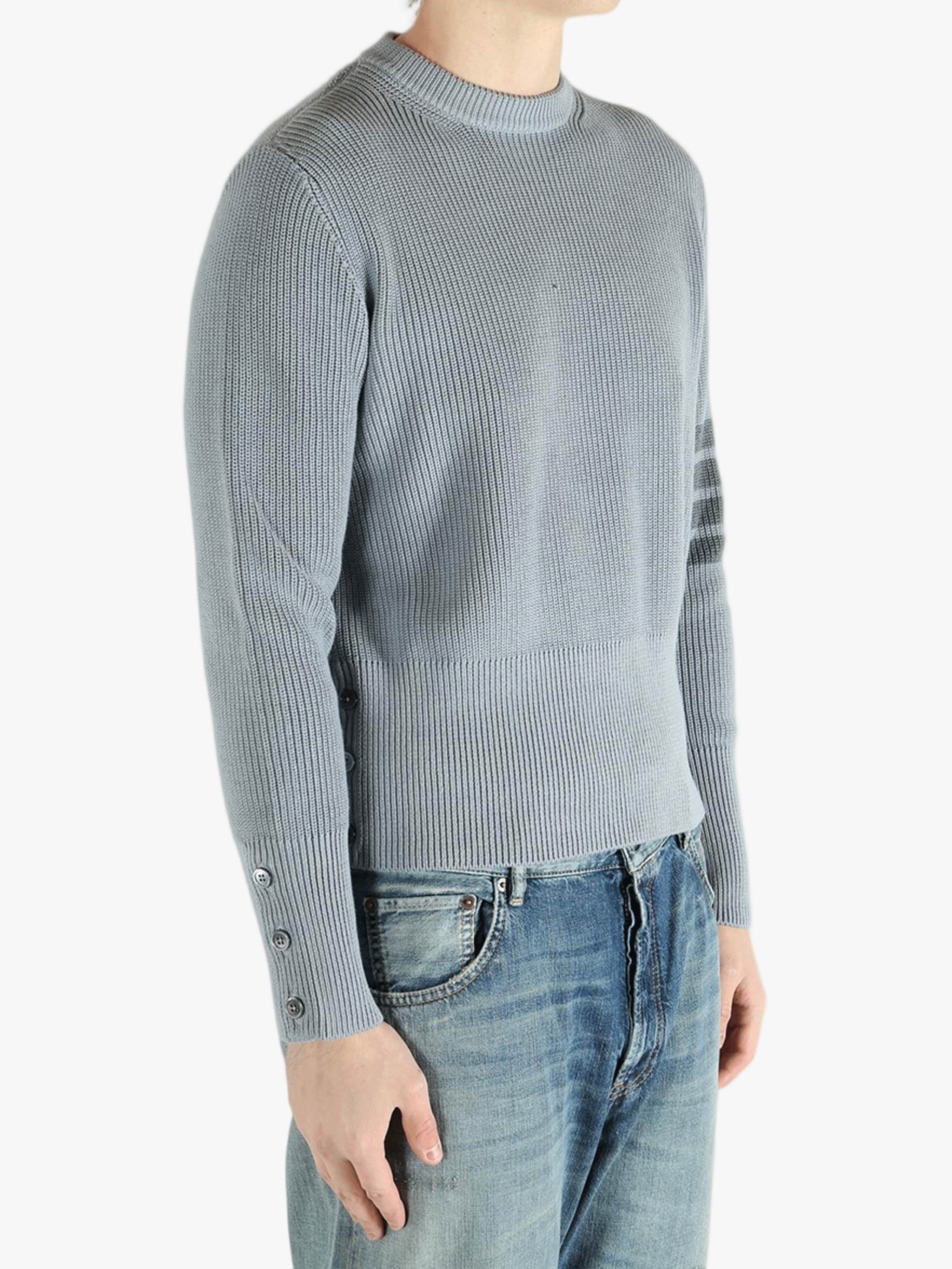 Grey pullover worn by a person, showing the pullover fit