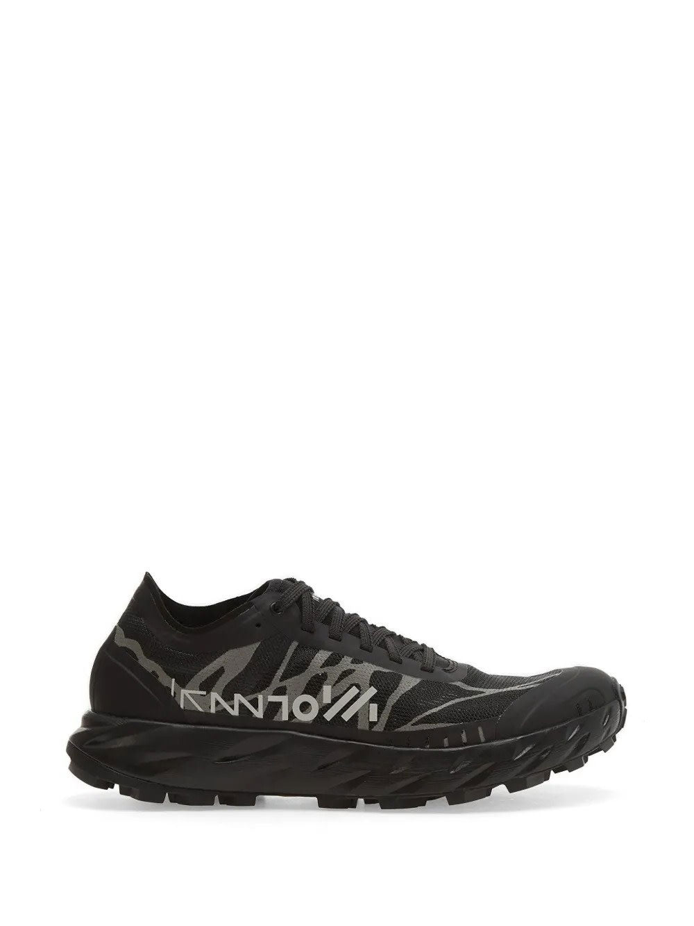 Black shoes, front view