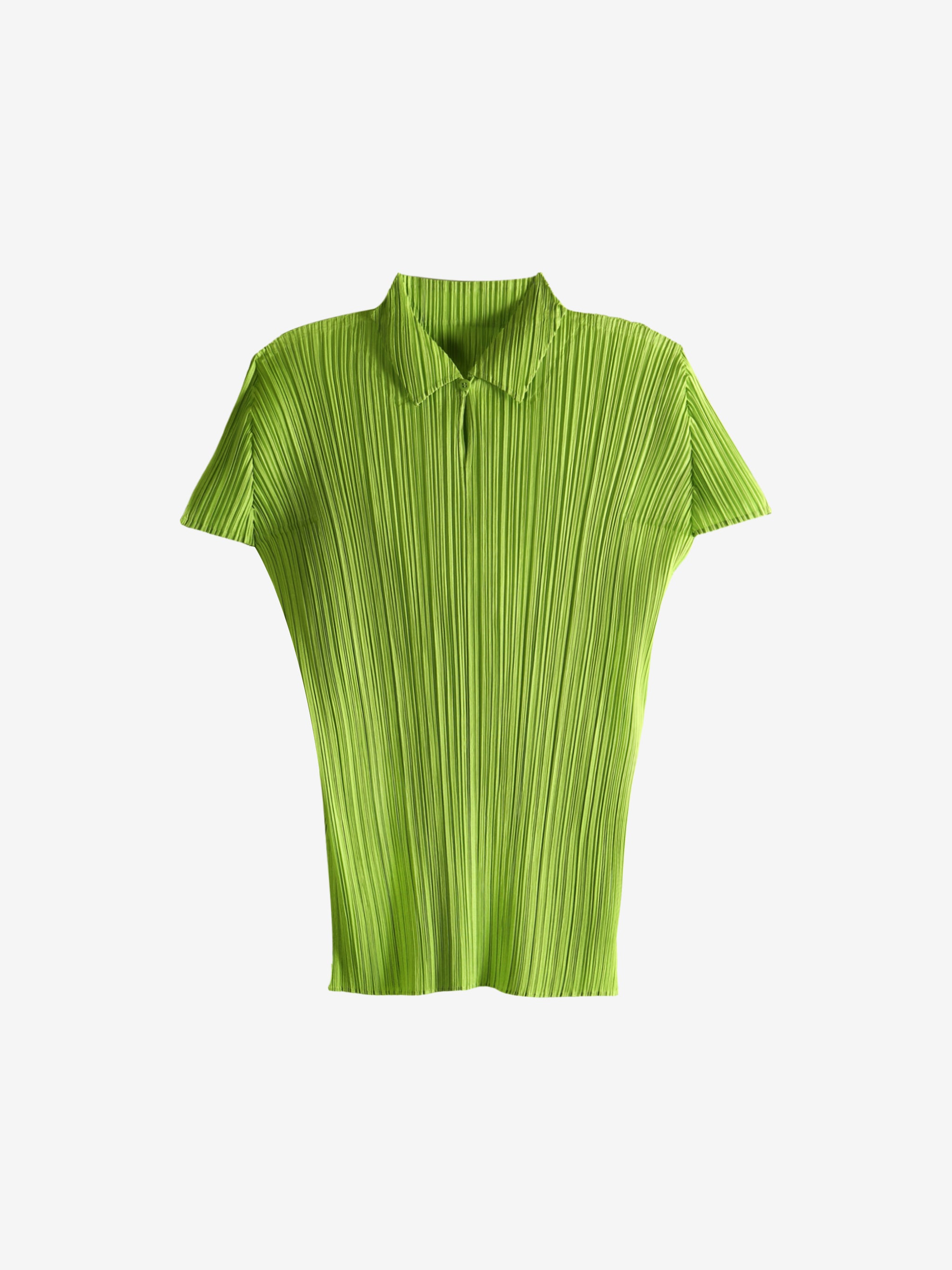 Green shirt, front view