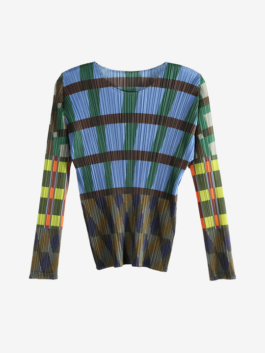 Blue top, front view