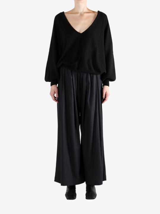 Black sweatshirt, full body view