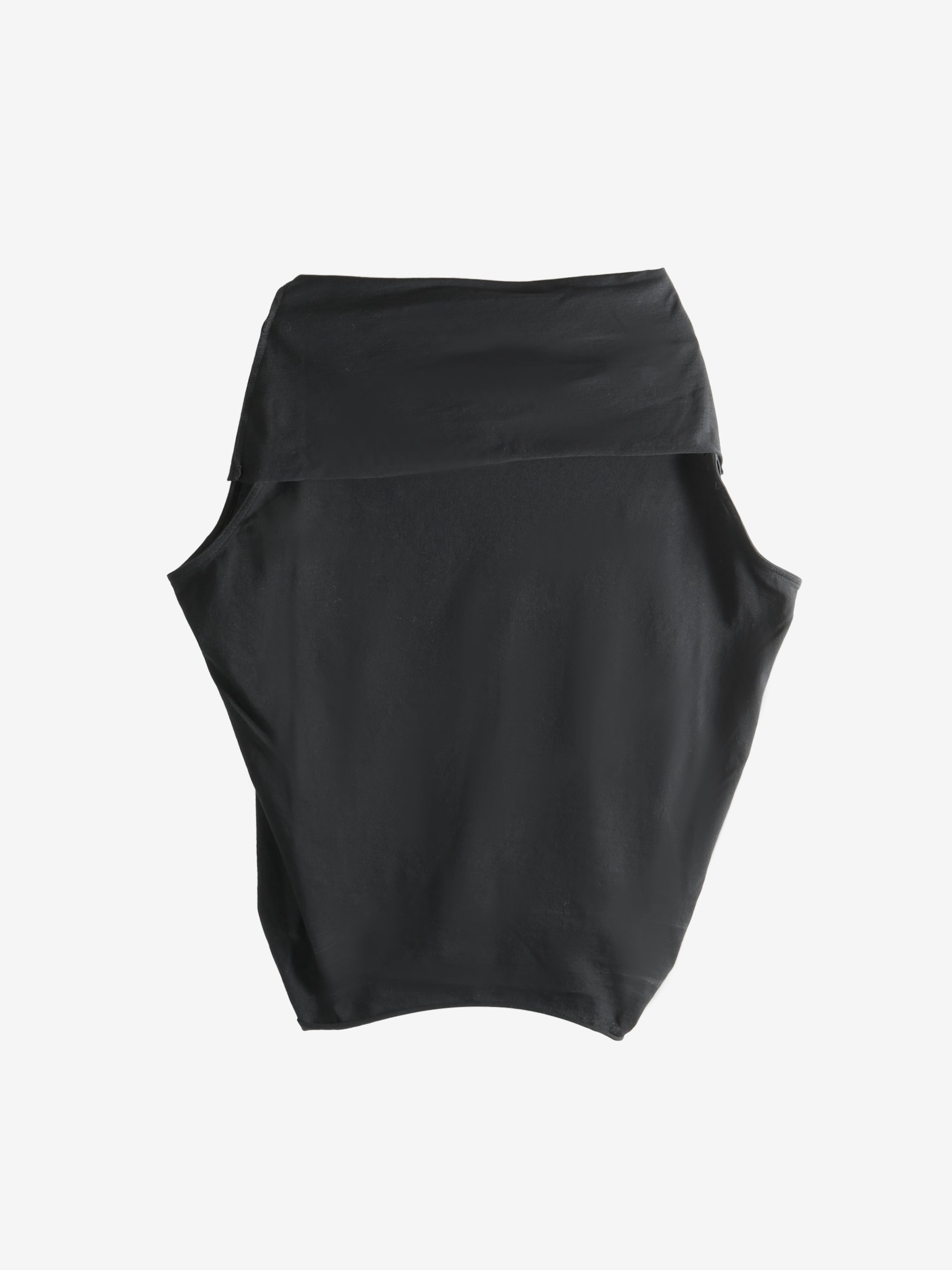 black sleeveless top,front view