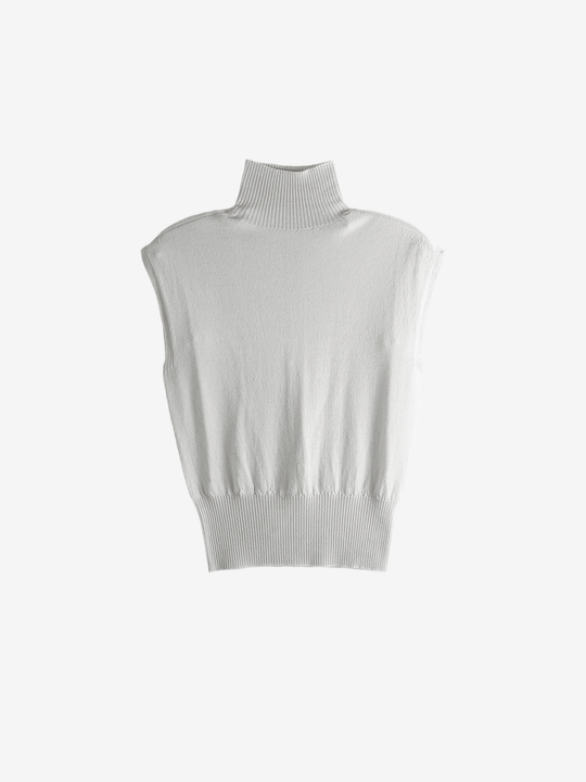 White top, front view