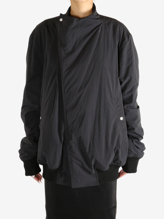 Black jacket worn by a person,showing the jacket's fit